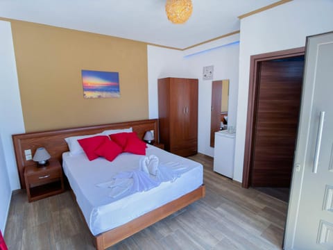 Bed, Photo of the whole room, Bedroom, towels, wardrobe