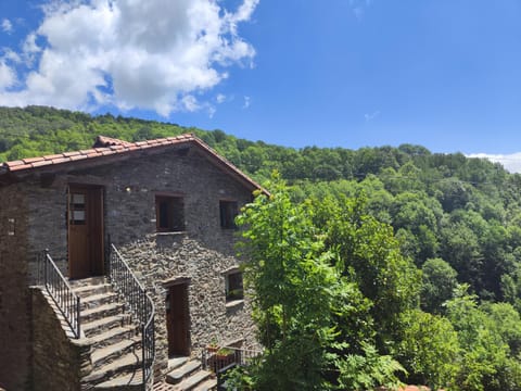 Property building, Natural landscape, Mountain view