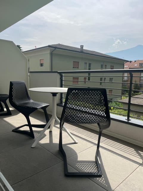 View (from property/room), Balcony/Terrace, Seating area