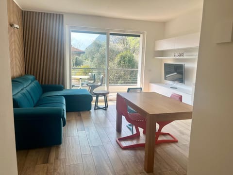 TV and multimedia, Balcony/Terrace, Living room, Seating area, Dining area, Evening entertainment