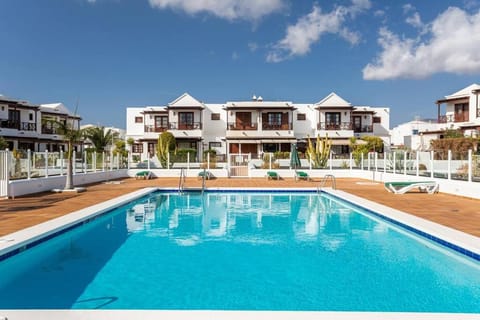 Property building, Solarium, Swimming pool, Swimming pool