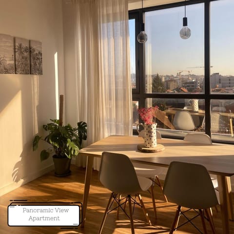 View (from property/room), Dining area, City view