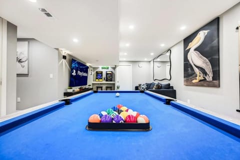 Modern 5BR, Kid-Friendly Home In Poconos with Pool Table House in Stroud Township