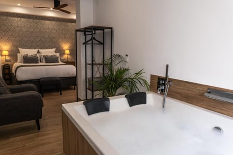 Bed, Hot Tub, Photo of the whole room, Bedroom