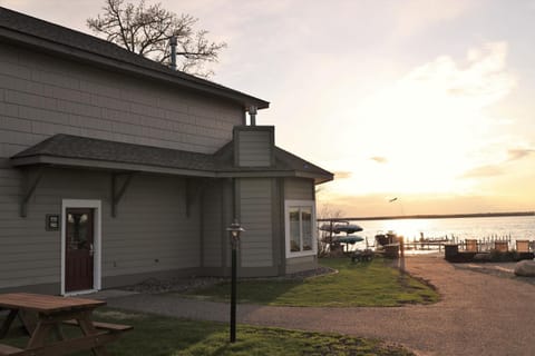 Property building, Lake view, Lake view, Sunrise, Sunset