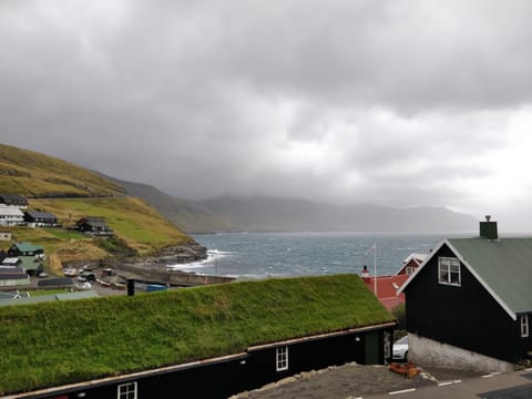 Neighbourhood, Mountain view, Sea view