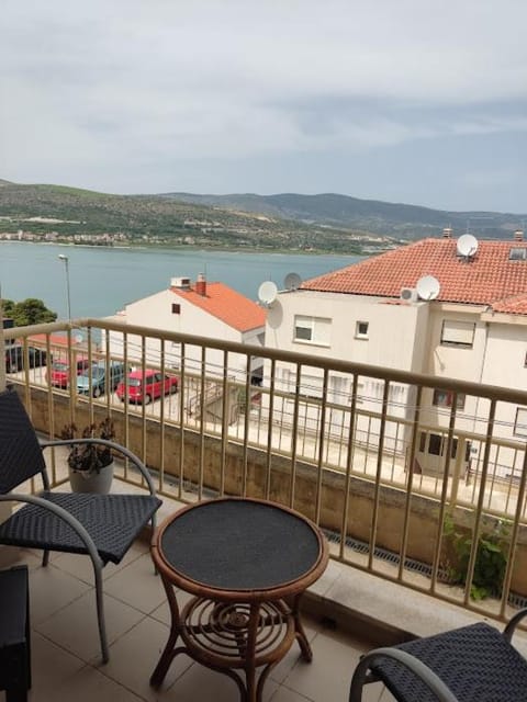 View (from property/room), Balcony/Terrace, Seating area, Sea view