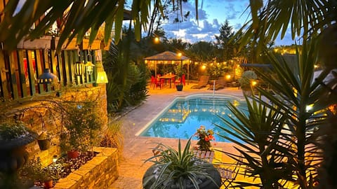 Natural landscape, Garden, Garden view, Pool view, Swimming pool, Swimming pool, sunbed