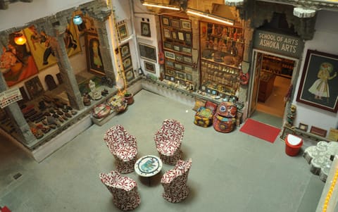 Staff, Communal lounge/ TV room, People, Library, Coffee/tea facilities, Balcony/Terrace, Lobby or reception, Food and drinks, Family