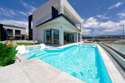 Property building, Swimming pool, Swimming pool