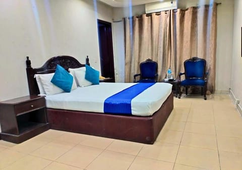 Bed, Photo of the whole room, Bedroom, air conditioner