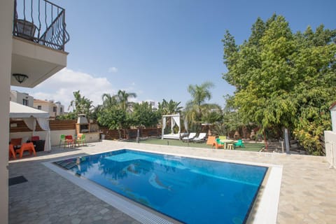 Swimming pool, Swimming pool