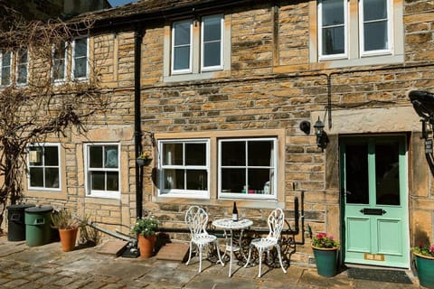 Property building, Patio, Facade/entrance