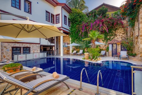 Pool view, Swimming pool, sunbed