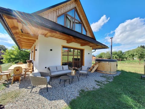 Property building, Hot Tub, Balcony/Terrace