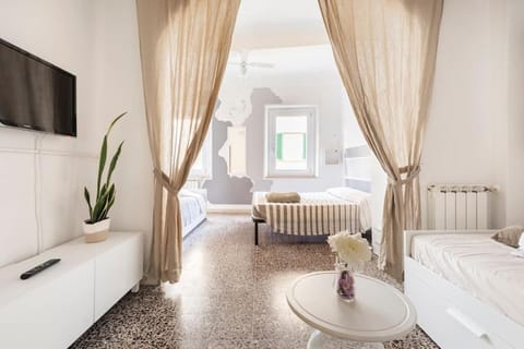 Photo of the whole room, Seating area, Bedroom