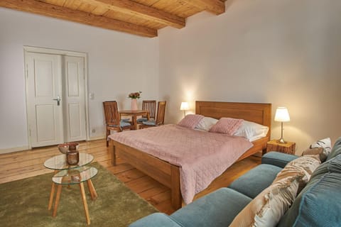 Bed, Living room, Seating area, Bedroom