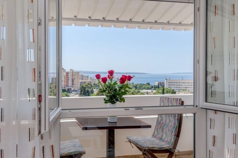 Balcony/Terrace, City view, Sea view, Street view