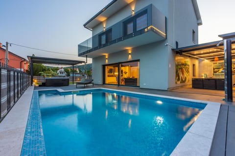 Property building, Swimming pool