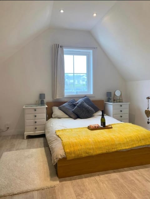 Romantic hideaway, seconds away from Perran beach Apartment in Perranporth