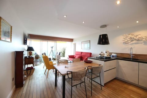 Kitchen or kitchenette, Living room, Seating area