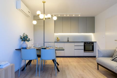 Kitchen or kitchenette, Seating area, Dining area