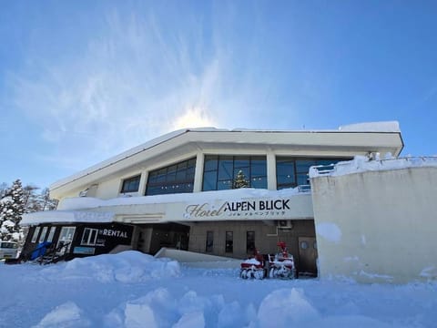 Property building, Skiing