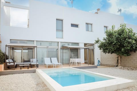 Swimming pool, Swimming pool