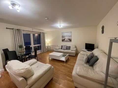 Ground Main Door with Private Parking Apartment in Saint Andrews