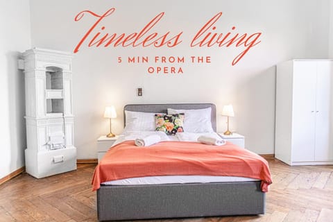 Bed, Photo of the whole room, Bedroom, Text overlay, towels, wardrobe