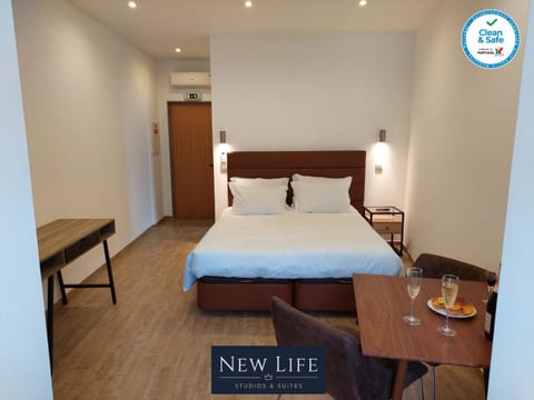 Bed, Photo of the whole room, Bedroom, Text overlay, air conditioner
