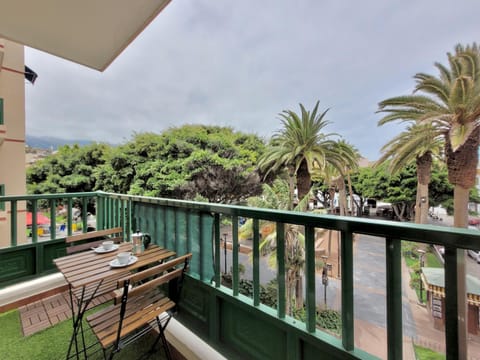 View (from property/room), Balcony/Terrace, City view, Landmark view, Mountain view, Street view