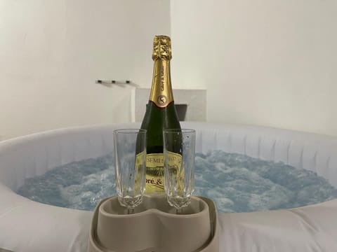 Hot Tub, Hot Tub, Swimming pool, Swimming pool, Bath