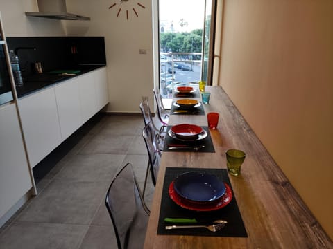 Dining area, City view
