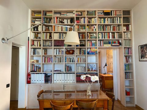 Library, Living room, Seating area