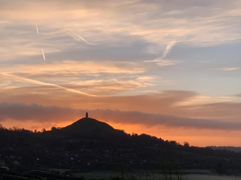Nearby landmark, Natural landscape, View (from property/room), Balcony/Terrace, Sunrise