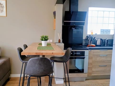 Kitchen or kitchenette, Dining area, oven, pet friendly, stove, toaster