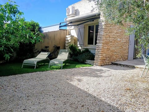 Property building, Patio, Spring, Day, Garden, Garden view, sunbed