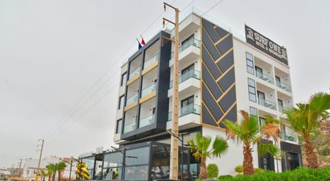 Property building, Restaurant/places to eat, Parking