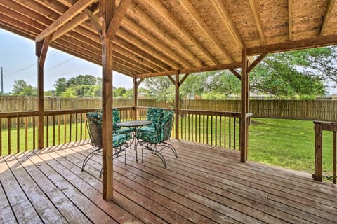 Convenient Centerton Retreat with Deck and Yard! House in Bentonville