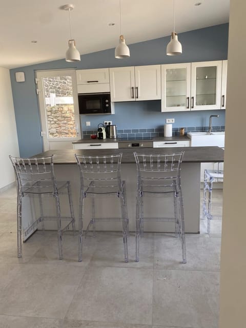 Kitchen or kitchenette, Communal kitchen