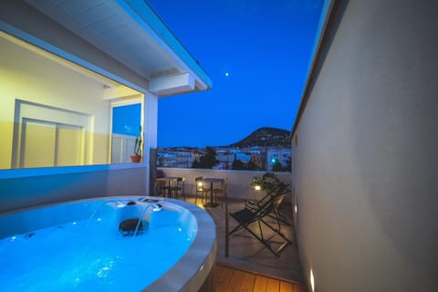 Property building, Bird's eye view, Hot Tub, View (from property/room), Balcony/Terrace, City view, Garden view, Landmark view, Mountain view, Pool view, Sea view, Street view, Swimming pool, Quiet street view
