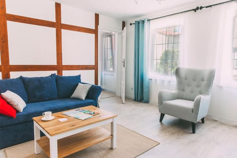 Communal lounge/ TV room, Living room, Seating area