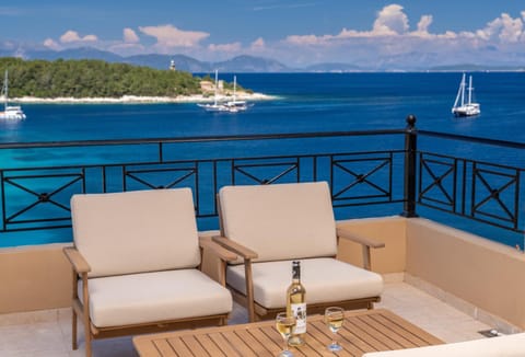 View (from property/room), Balcony/Terrace, Seating area, Sea view