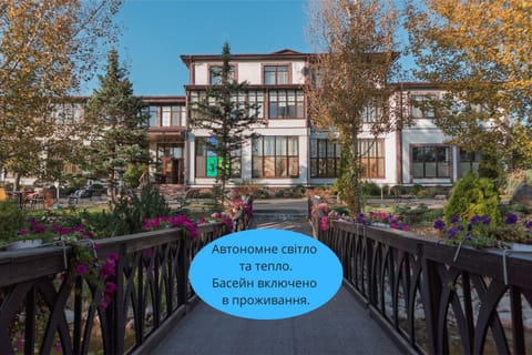 Property building, Restaurant/places to eat