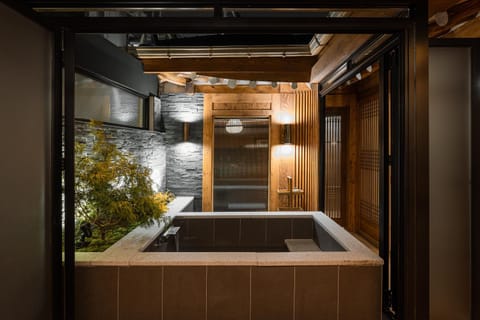 Hot Tub, Bath