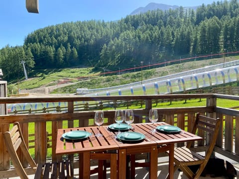 Balcony/Terrace, Mountain view