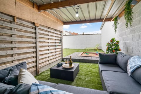 Garden, Seating area, Garden view