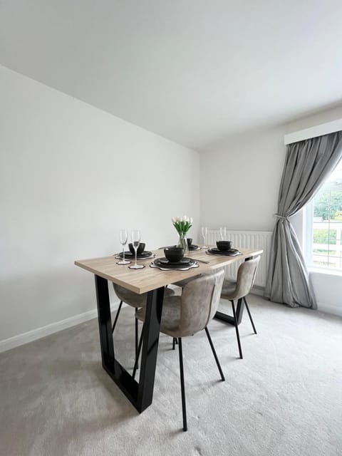 Lovely 2-Bedroom New Forest apartment on a Farm Apartment in New Milton