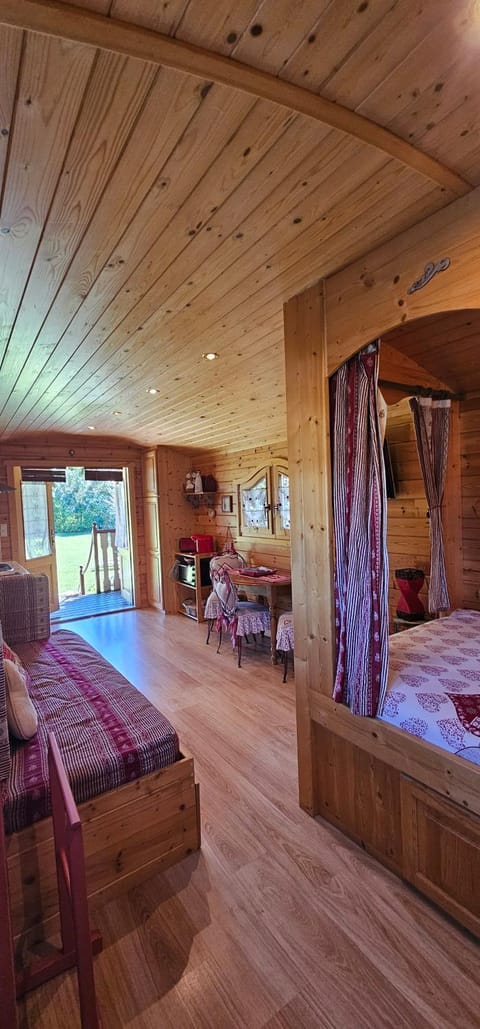 Roulotte du Soleil - Mas du Soleil House in Provence-Alpes-Côte d'Azur